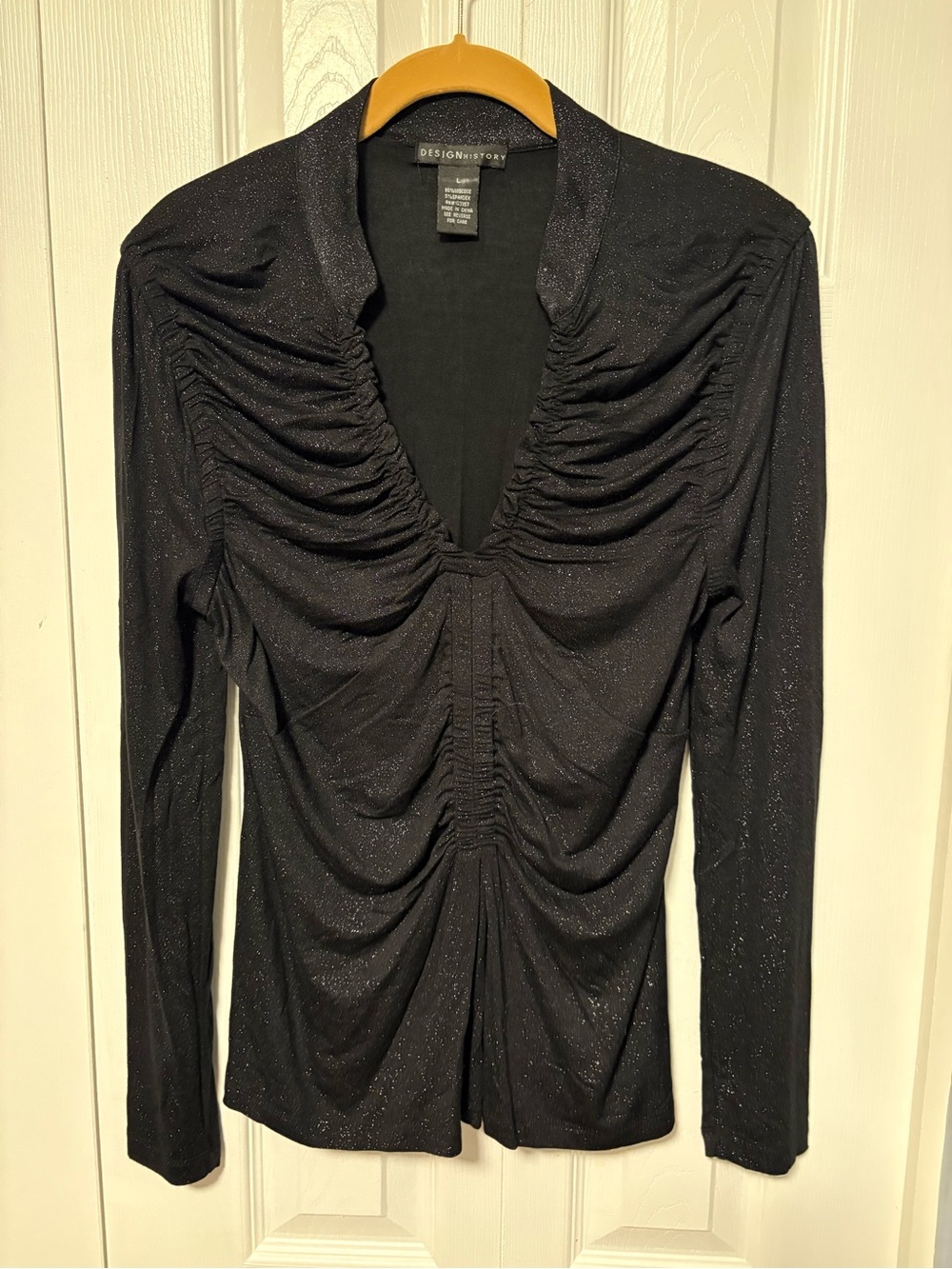 Design History Black Sparkle Ruched Long Sleeve Top in Stretchy Fabric